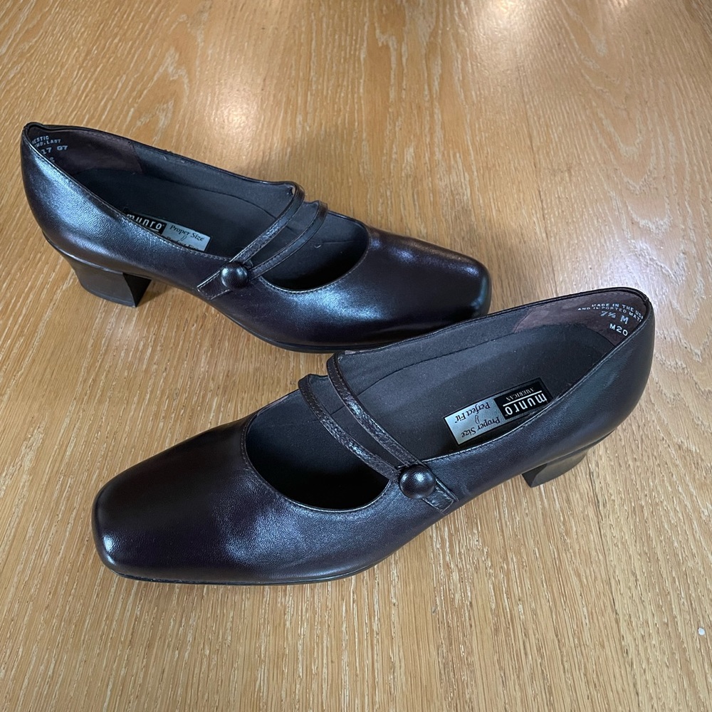 NIB Munro American Sarah Dk Brown Kid Low-heeled pump with straps, Women’s 7.5 M